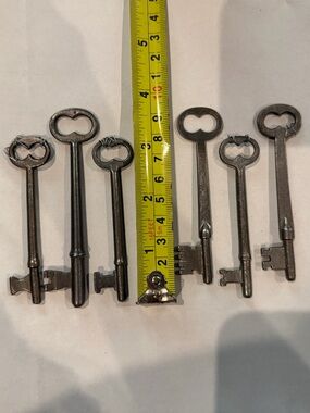 Set of 6 Vintage-Style Skeleton Keys